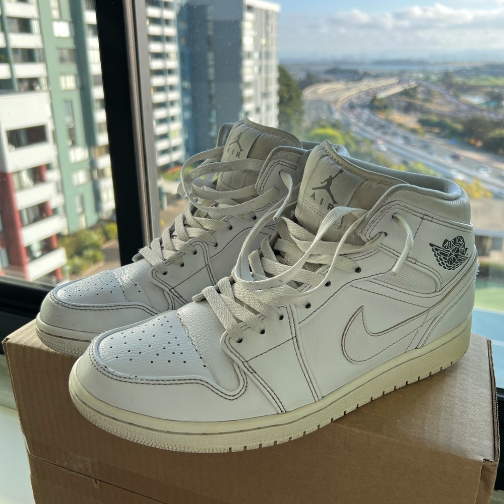 Nike Air Jordan 1 AJ1 Mid Triple White